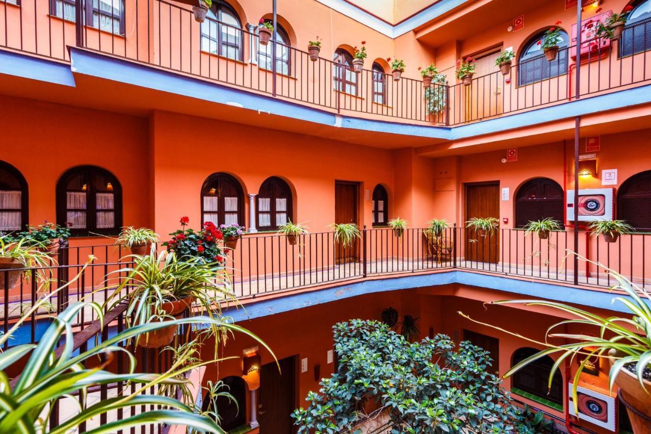 Patio De La Alameda Sewilla
