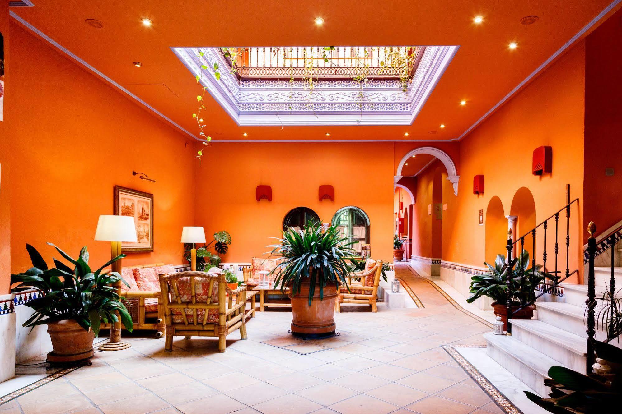 Patio De La Alameda Sewilla