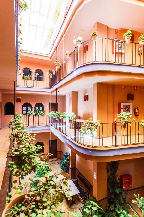 Patio De La Alameda 3*