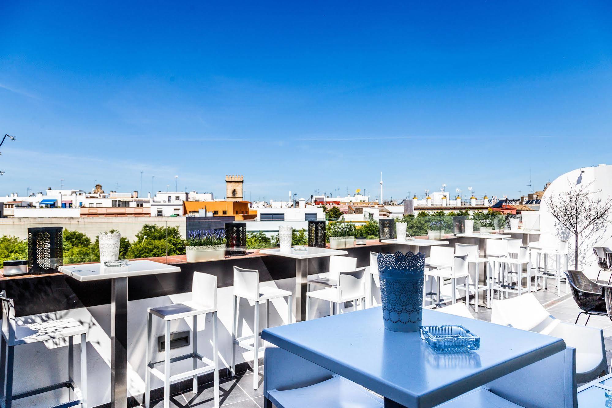 Patio De La Alameda